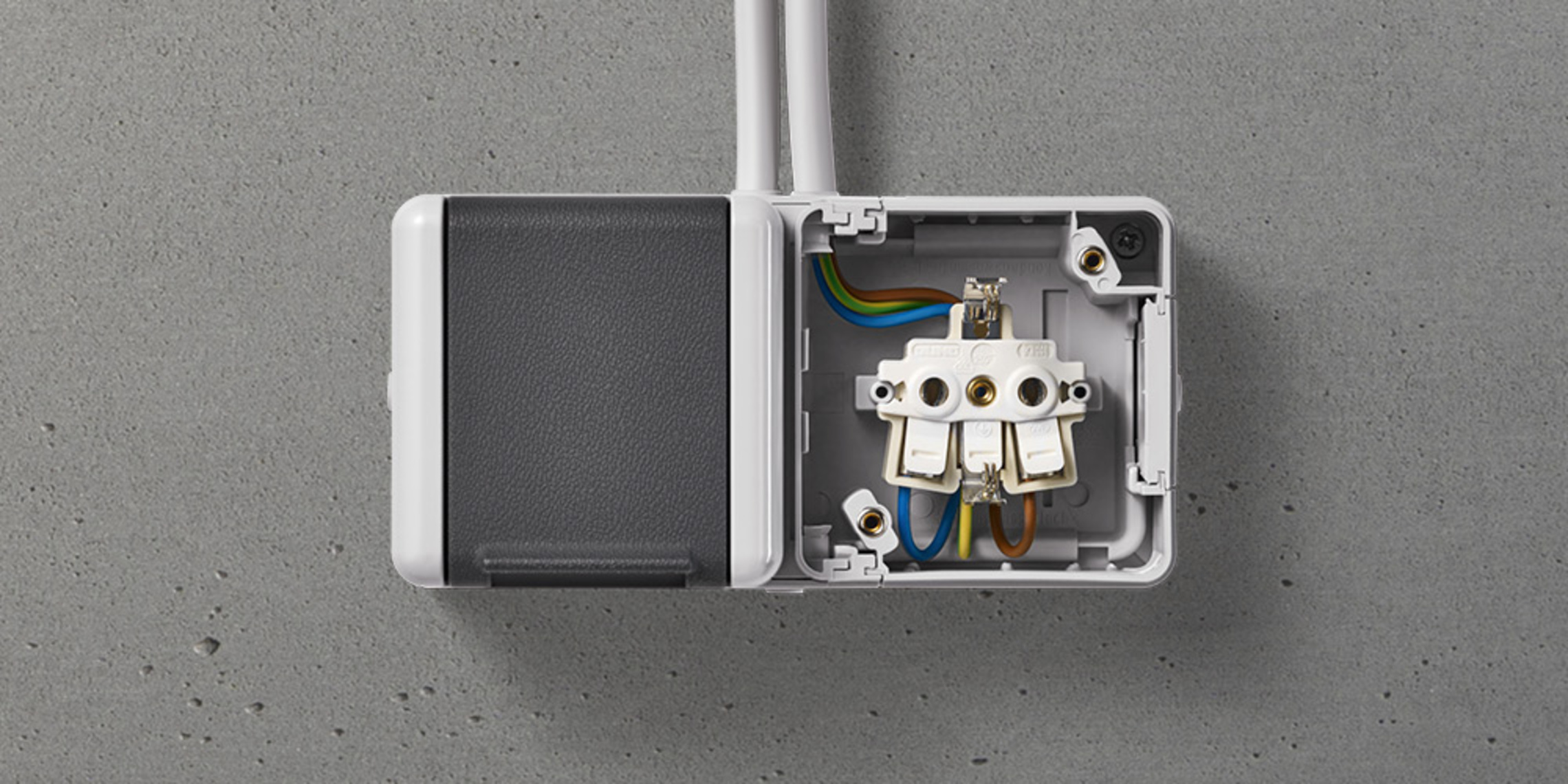 Doppelsteckdose mit Trennsteg bei Pickel Elektro- und Sanitär GmbH in Leutershausen